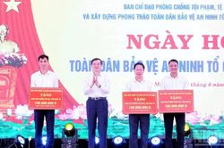 Đồng chí Đoàn Minh Huấn dự Ngày hội toàn dân bảo vệ an ninh Tổ quốc tại Nghệ An