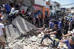 Động đất tại Colombia: Em bé sống sót kỳ diệu dưới đống đổ nát