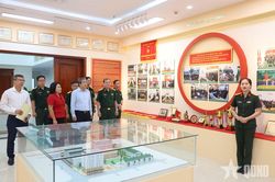 Phó trưởng Ban Tuyên giáo Trung ương Ngô Đông Hải thăm Trung tâm 386