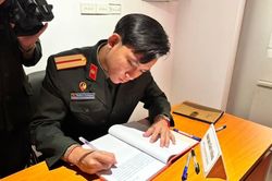 ­­Sinh viên Lào tại Việt Nam ti­ếc thương đồng chí Xaysomphone Phomvihane