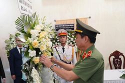 Đoàn đại biểu Công an TP Đà Nẵng viếng đồng chí Xaysomphone Phomvihane