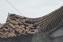 Khẩn cấp phá dỡ đoạn giữa nhà lồng chợ Biên Hòa sau vụ cháy