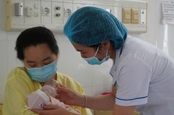 Hành trình kỳ diệu của bé gái sinh non, không thể tự thở