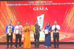 Gia Lai trao giải cuộc thi ch&iacute;nh luận bảo vệ nền tảng tư tưởng của Đảng