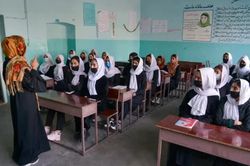 UNESCO tiết lộ một con số nóng về giáo dục Afghanistan, nguy cơ để lại 'thế hệ mất mát'