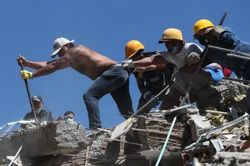 Colombia chạy đua tìm kiếm người dưới đống đổ nát, số người thiệt mạng đã vượt con số 250