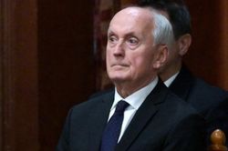 Chân dung tân Tổng thống Hungary András Baka