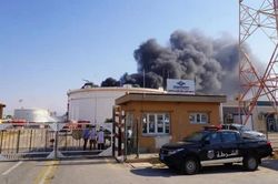 'Chảo lửa' Zawiya rung chuyển, hạ tầng năng lượng Libya liên tiếp hứng đòn
