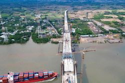 Cầu dây văng cao nhất Việt Nam về đích trong tháng 9
