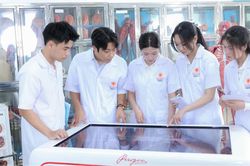 Ngành Y khoa: Điểm chuẩn cao, học phí 'khủng'