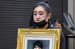 Đám tang nam ca sĩ thi thể bị trôi sông