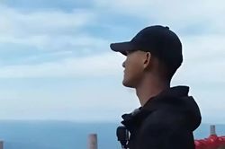 Ch&agrave;ng trai tr&uacute;ng tuyển c&ocirc;ng việc 'ngắm m&acirc;y' lương trăm triệu