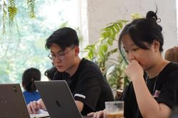 Thay vì cố tìm việc không bị AI thay thế, nên nâng cao năng lực và khả năng thích nghi