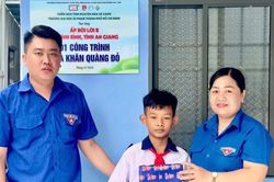 Nhà Khăn quàng đỏ tiếp thêm động lực cho cậu học trò nghèo
