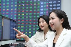 VN-Index tiến sát 1.800 điểm, thêm cổ phiếu ngân hàng lên sàn