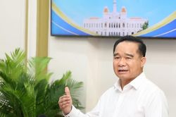 Chủ tịch TPHCM 'thúc' tiến độ khám sức khỏe toàn dân