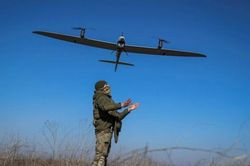 UAV Ukraine tấn công nhà máy lọc dầu nằm sâu trong lãnh thổ Nga
