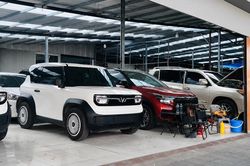 Thị trường ô tô cũ ế ẩm vì xe mới liên tục hạ giá, dân buôn nghĩ kế hút khách