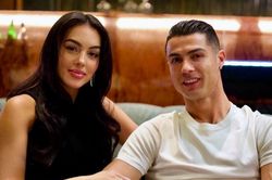 Ronaldo bí mật cưới Georgina đúng một năm sau màn cầu hôn