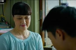 'Mùa hè năm ấy' tập 4: Khánh gợi ý mẹ Phương đặt sổ đỏ để vay tiền