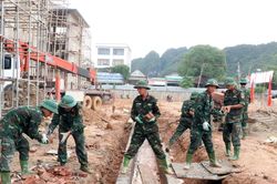 Những 'đội quân đặc biệt' dựng trường giữa núi rừng Nghệ An