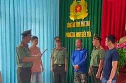 Bắt đối tượng tổ chức tập trung đông người, cản trở lực lượng chức năng