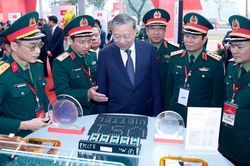 Bộ Chính trị: Đến 2030, Việt Nam làm chủ một số công nghệ chế biến sâu đất hiếm, bán dẫn