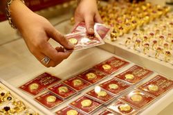Chủ tịch Hà Nội yêu cầu kiểm tra ít nhất 2 doanh nghiệp vàng, bạc