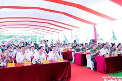 Giám đốc Học viện Chính trị quốc gia Hồ Chí Minh Đoàn Minh Huấn dự Ngày hội toàn dân bảo vệ an ninh Tổ quốc tại phường Hoàng Mai