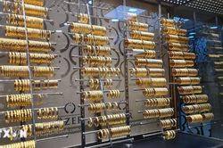 Giá vàng neo gần mức cao nhất trong 2 tháng