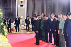 Thường trực Ban Bí thư dự Lễ truy điệu đồng chí Xaysomphone Phomvihane