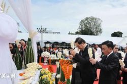Thường trực Ban Bí thư dự Lễ truy điệu Chủ tịch Quốc hội Lào Xaysomphone Phomvihane