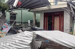 Lốc xo&aacute;y l&agrave;m tốc m&aacute;i, hư hỏng 47 căn nh&agrave; ở Cao Bằng