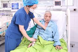 Cứu sống người bệnh ngừng tim 15 lần liên tiếp