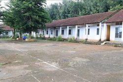 Quy hoạch 'treo', hàng trăm học sinh phải học nhờ