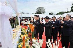 Đoàn cấp cao Đảng Cộng sản Việt Nam dự Lễ truy điệu Chủ tịch Quốc hội Lào Xaysomphone Phomvihane