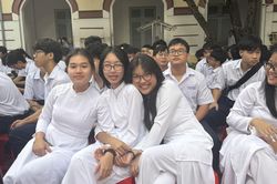 TP Hồ Chí Minh: Học sinh đầu, cuối cấp tựu trường từ 17/8