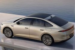 Xe sedan hạng D động cơ PHEV, siêu tiết kiệm xăng, giá hơn 460 triệu đồng