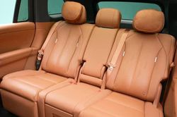 SUV dài hơn 5,1 mét, công suất 577 mã lực, nội thất sang chảnh, giá hơn 1 tỷ đồng