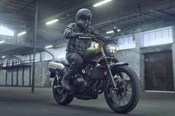 Honda triệu hồi xe phân khối lớn khắc phục lỗi tay lái