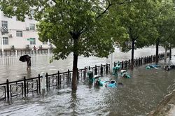 Tàn dư bão Dolphin kéo hơi ẩm vào Trung Quốc, Bắc Kinh đối mặt nguy cơ mưa lớn kỷ lục