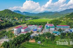 Tranh thủ từng ngày đẩy nhanh tiến độ hoàn thiện trường nội trú Tam Thanh