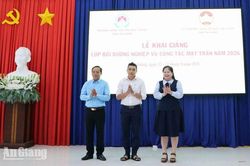 Bồi dưỡng nghiệp vụ cho 102 c&aacute;n bộ Mặt trận cơ sở
