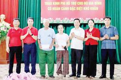 Bắc Ninh: Trao kinh phí hỗ trợ các gia đình đặc biệt khó khăn