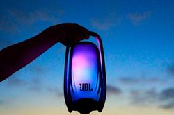 JBL Pulse 6 ra mắt với công suất 40W, Bluetooth 6.0 và thiết kế tay cầm phát sáng độc đáo