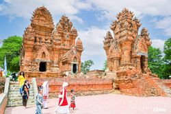 Giữ gìn vẻ đẹp Tháp Pô Klong Garai