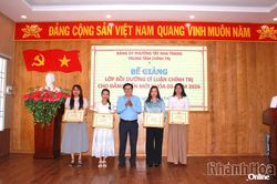 Trung tâm Chính trị Nha Trang bế giảng lớp bồi dưỡng lý luận chính trị cho đảng viên mới