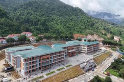 Giữ vững định hướng sáp nhập trường học công lập