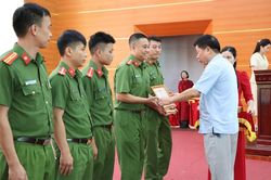 3 tập thể, 27 cá nhân được khen thưởng trong phong trào 'Toàn dân bảo vệ an ninh Tổ quốc'