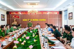 Đại tá Trịnh Khắc Cường - Giám đốc Công an tỉnh Lào Cai kiểm tra công tác đảm bảo an ninh, trật tự tại xã Mường Khương